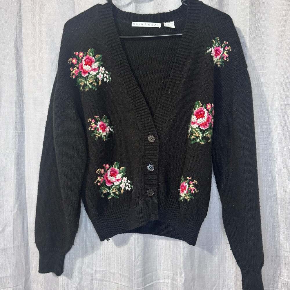 Chinawear Vintage Floral Embroidered V-Neck Button-Up Cardigan